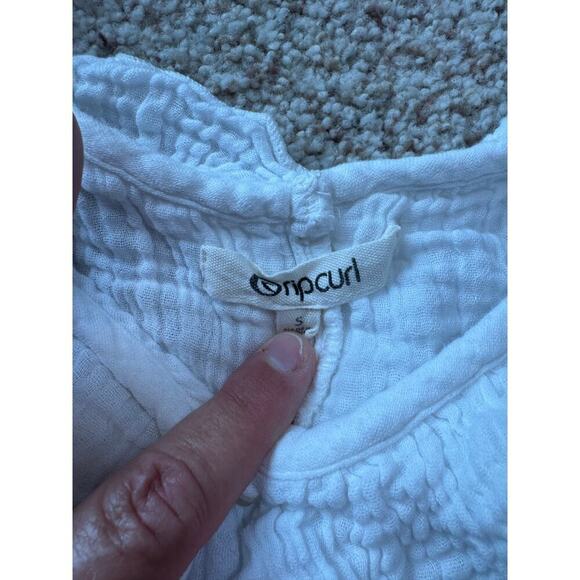 RIPCURL crop top, size women's small; adorable styling; beachy, summer look - Picture 3 of 5